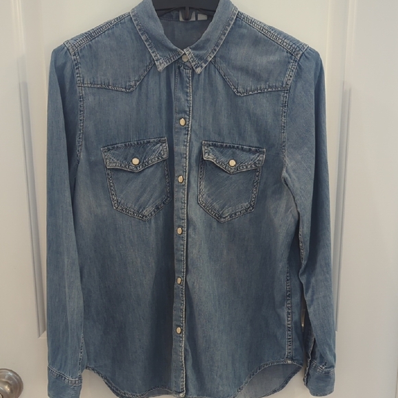 GAP Tops - GAP Light Wash Denim Button-Down Shirt